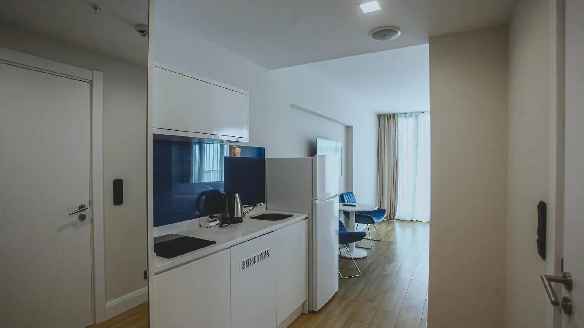 באטומי Golden Coastline Aparthotel 0*,